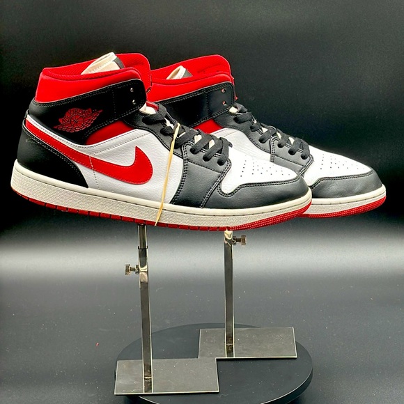 Jordan 1 Retro High OG “Gym Red” 2019. Size 11. Mens. Like New Condition!! - Picture 4 of 6